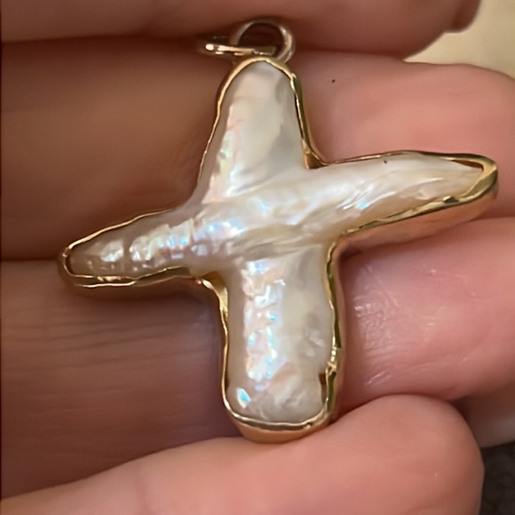 18 karat gold pearl cross pendant - Picture 7 of 10